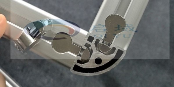 鋁型材框架立柱用圓弧型材如何進行垂直連接？