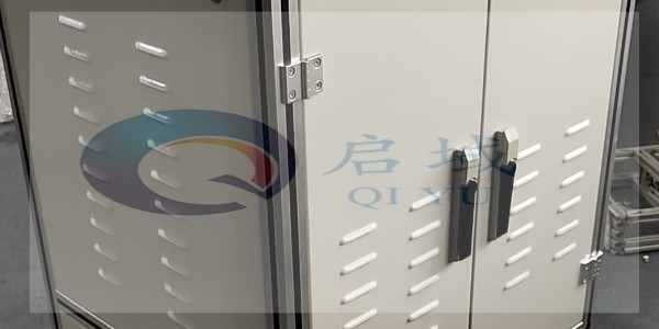 工業鋁型材框架上面要如何安裝鈑金件？